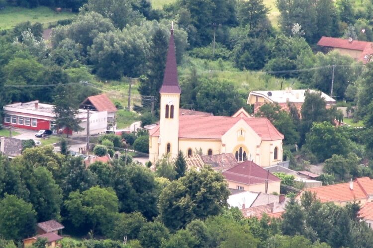 Pohľad na Borinku z hradu Pajštún