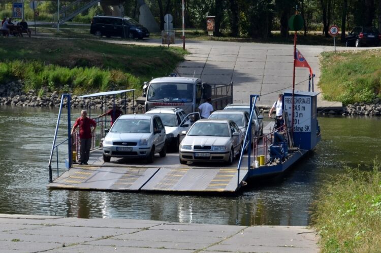 Kompa v Záhorskej Vsi medzi Rakúskom a Slovenskom