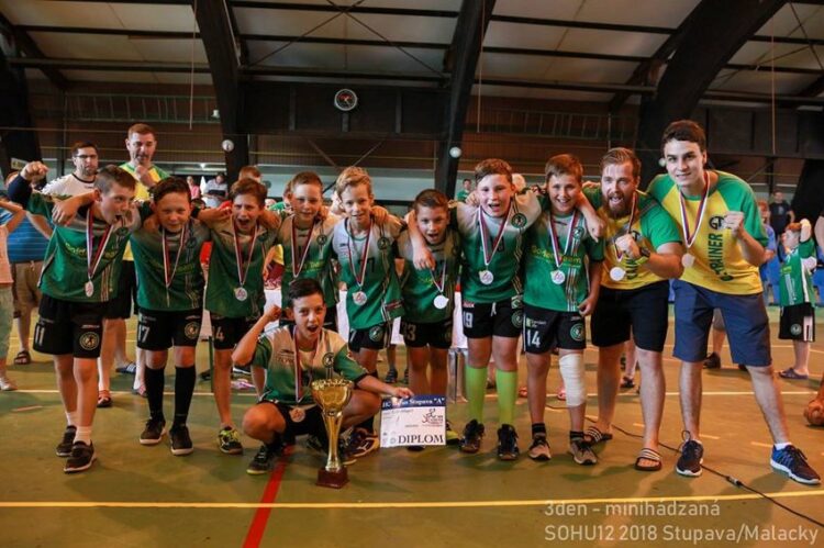 HC Tatran Stupava - majstri Slovenska U10 - hráči: Stovíček, Tomkovič, Maroš, Jánoš,  Bubnič,  Rigler,  Stulančák, Molnár a Dvoran     /       Fotky: Lesanka Jánošíková a Lucia Obžerová