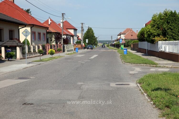 V Malackách Veľkomoravská ul. / fotky-zdroj: malacky.sk