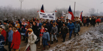 Pochod Slobody zhromaždenie pri rieke Morava v Moravskom Sv. Jáne december 1989 Zdroj: archív MCK Malacky