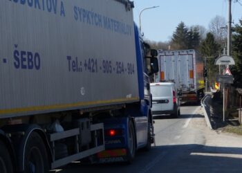 Cesta cez obec Jablonica most zdroj foto: Vladimír Miček NaZahori