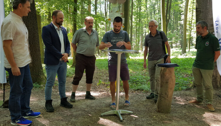 Útulňu postavia v lesoch Malých Karpát v lokalite Mihalinová