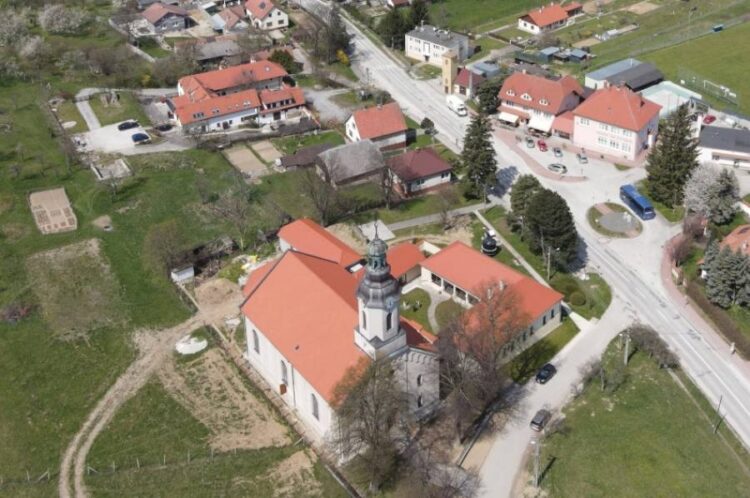 Obec Košariská rodný dom Štefánika Múzeum M. R. Štefánika  a fara foto zdroj: Vlado Miček NaZáhorí