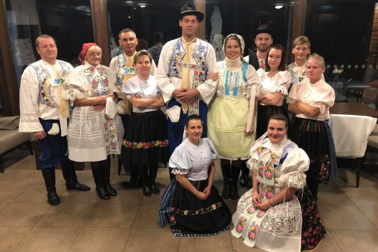 zdroj: Folklórny súbor Valša z Holíča