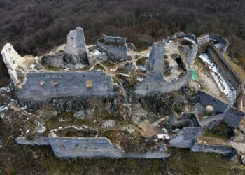 Plavecký hrad    foto zdroj: NaZahori.sk