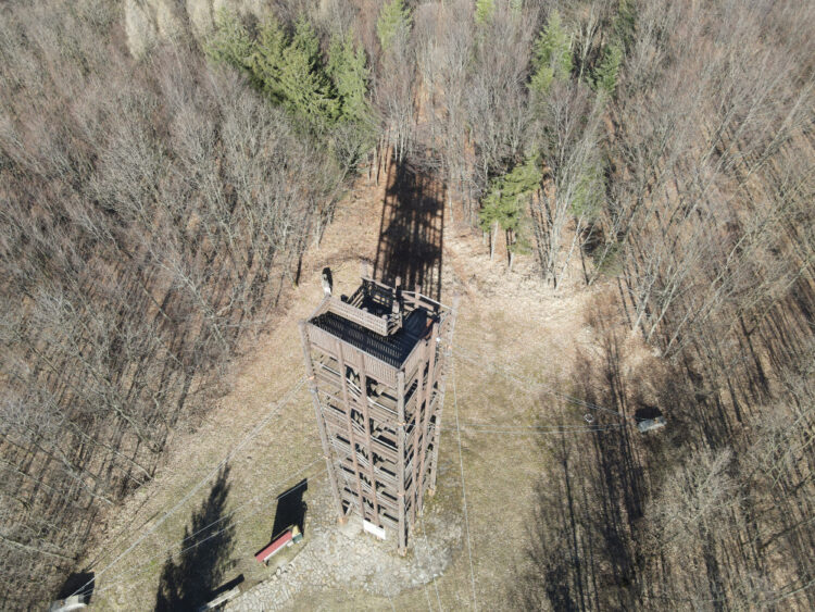 rozhľadňa na vrchu Poľana zdroj: NaZahori.sk