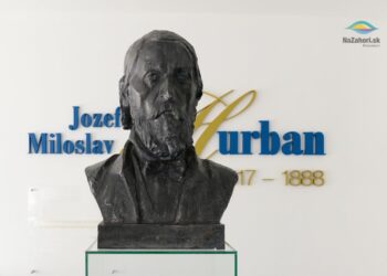 Jozef Miloslav Hurban - busta v Pamätnej izbe J. M. Hurbana v obci Hlboké. Autor: Vlado Miček