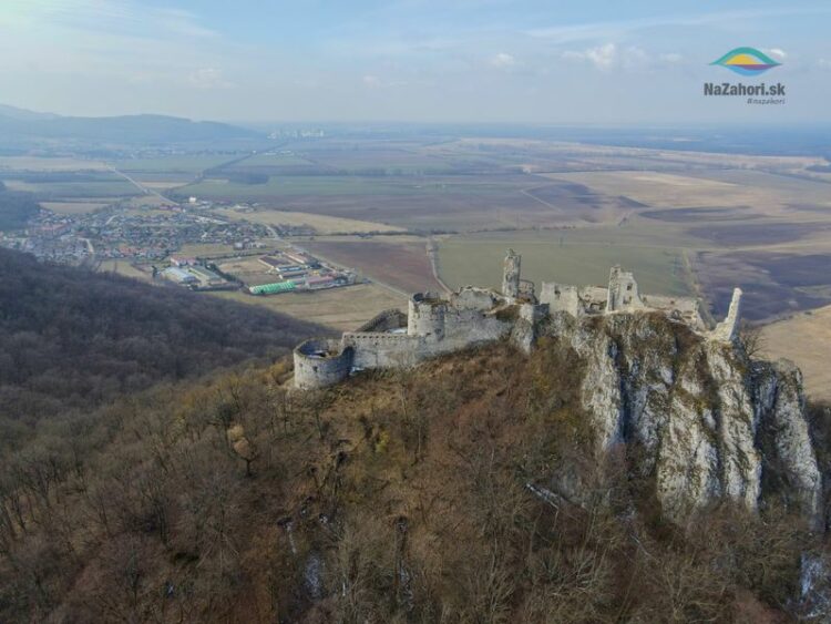 Zaži Záhorie - Plavecký hrad Autor: Vladimír Miček NaZáhorí