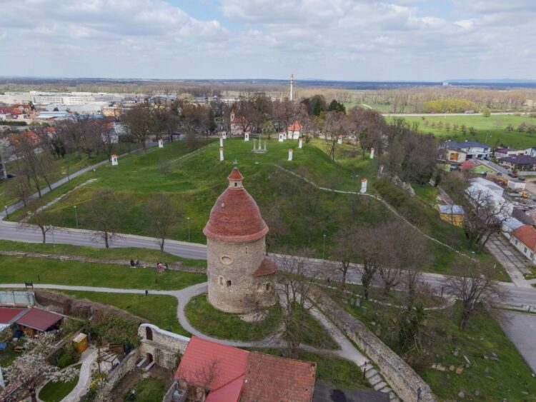 Jednou zo zastávok na tejto cyrilo-metodskej ceste je aj Rotunda sv. Juraja v Skalici. Foto autor Vladimír Miček NaZáhorí