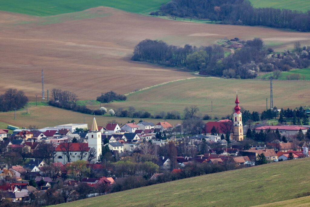 Sobotište - pohľad z Vyhliadky pod Ovčincom, Sobotište Autor: Vladimír Miček