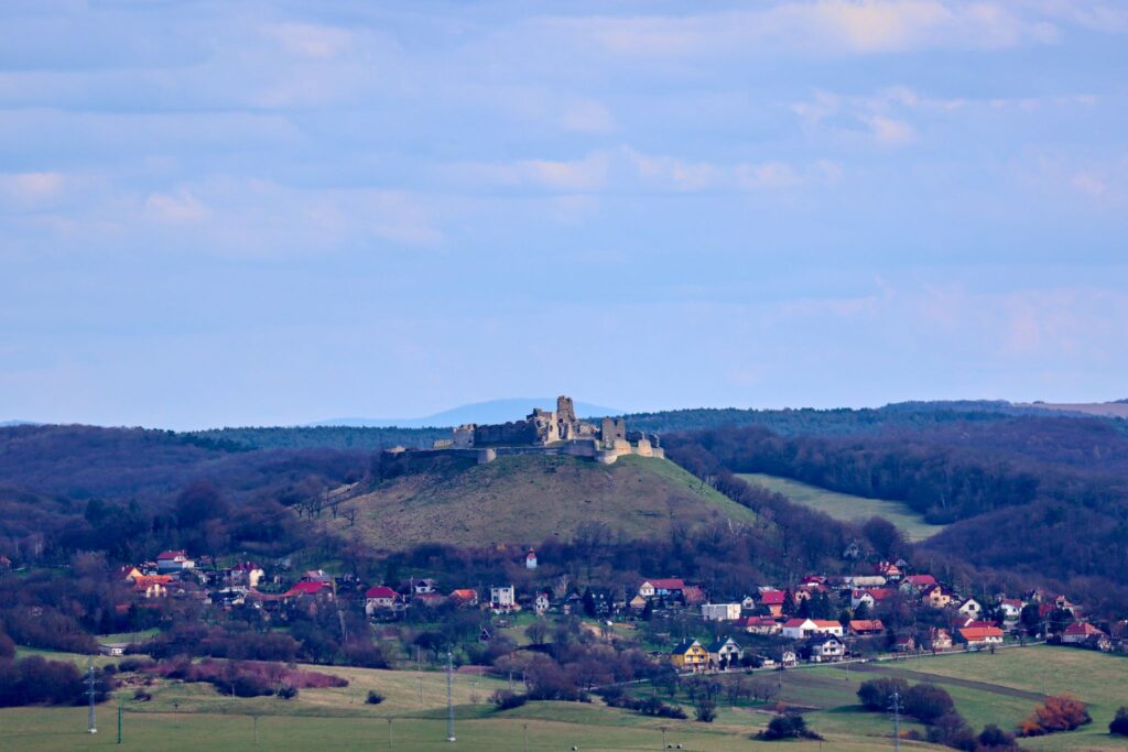 Hrad Branč - pohľad z Vyhliadky pod Ovčincom, Sobotište Autor: Vladimír Miček