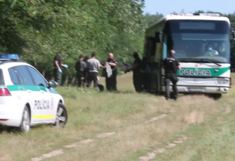 Polícia pátra po migrantoch ilustračné foto zdroj Polícia SR