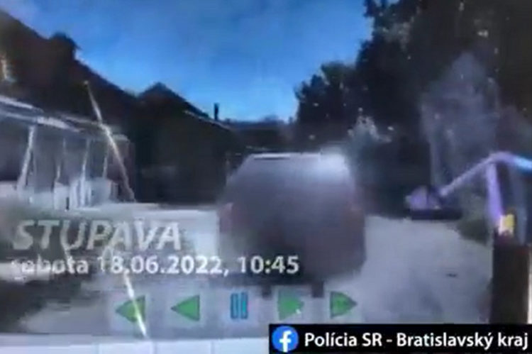 Policajná naháňačka, Jaro zo Stupavy bol bez šance zdroj video Polícia SR