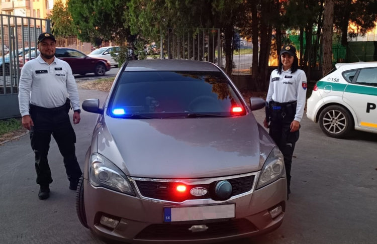 Skalickí dopraváci pomohli k záchrane dieťaťa, ktoré malo vážne problémy s dýchaním. Zdroj: Polícia SR