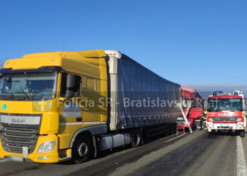 Aktuálne foto zrážka kamiónov zdroj: KR PZ v BA