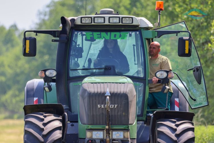 Ekologická farma BOS-POR AGRO v Húškach v Borskom Sv. Jure, ktorá je členom spoločnosti Sanagro, sa snaží mladých ľudí prilákať k poľnohospodárstvu atraktívnou formou. Autor: Vladimír Miček