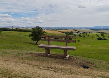 Vyhliadková lavička, Smrdáky Autor: Vladimír Miček