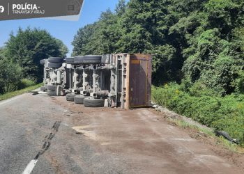 autentické foto nehody kamióna cesta Dojč - Čáčov zdroj: KR PZ v TT