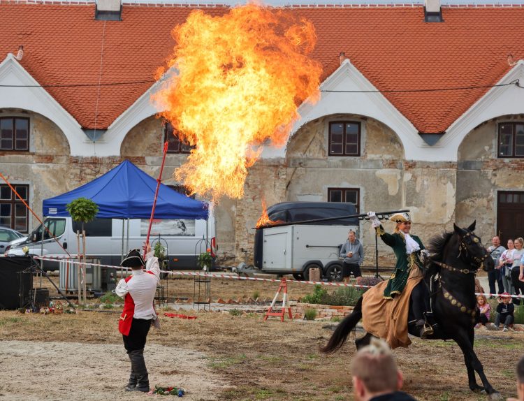 V Kopčanoch oficiálne ukončili turistickú sezónu podujatím Návrat Š.F. Lotrinského na panstvá Holíč a Hodonín. Autor: Vladimír Miček