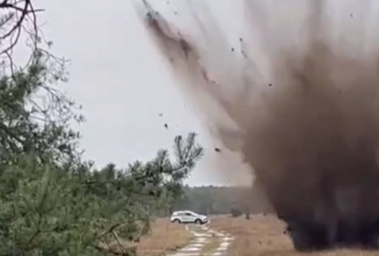 reprofoto video Polícia KR PZ v BA zneškodnenie pyrotechniky