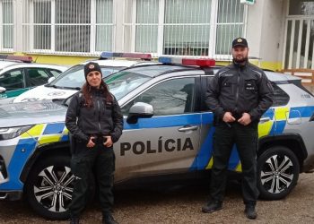 Stupavskí policajti ratovali 2-ročného v chladnom počasí zdroj: KR PZ v BA