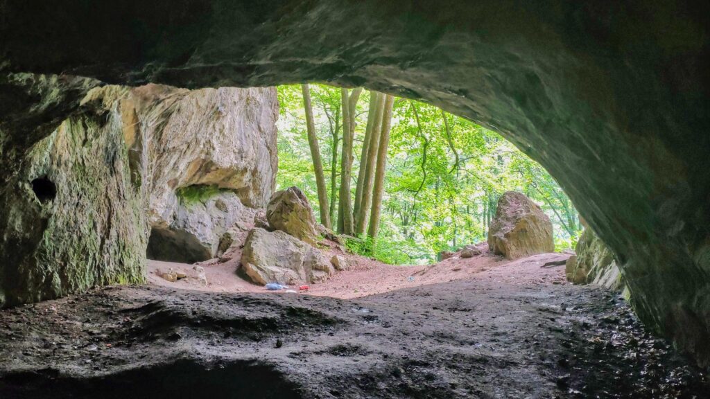 Jaskyňa Deravá skala, Plavecký Mikuláš