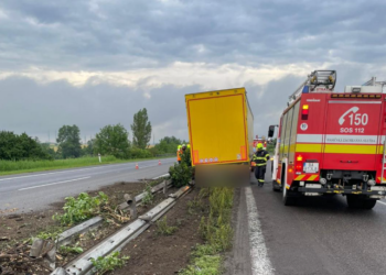 Nehoda kamióna na D2 zdroj: Polícia KR PZ v BA