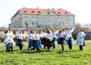 zdroj: Folklórny súbor Valša