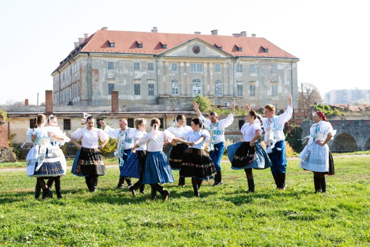 zdroj: Folklórny súbor Valša