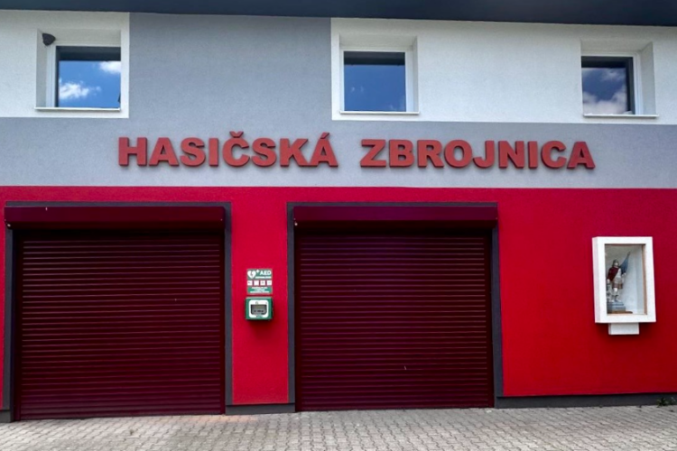 AED na hasičskej zbrojnici obec Sekule