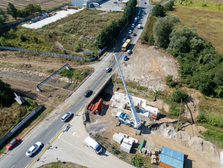 Vedľa pôvodného mosta sa buduje dočasné premostenie zdroj foto: TTSK