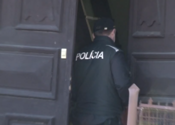 Polícia v obci Kostolné v okrese Myjava zdroj: reprofoto TV JOJ