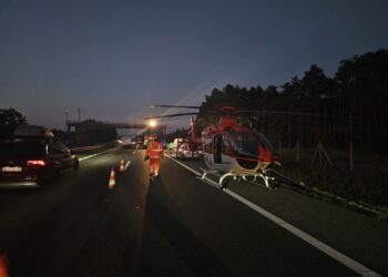 Vrtuľník na D2 pri Veľkých Levároch zdroj: ATE