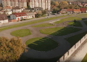 Mestský park pod hradbami zdroj mesto Skalica