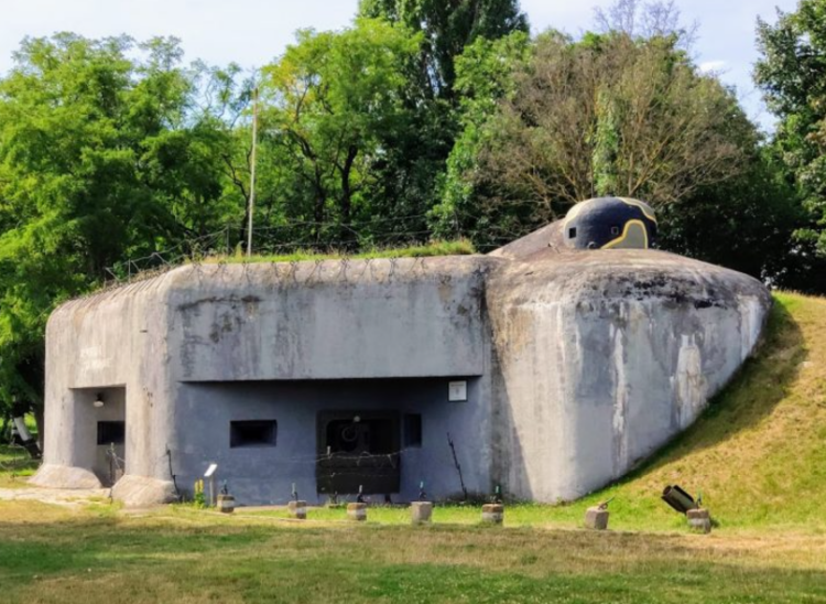 Vojenský bunker zdroj BSK